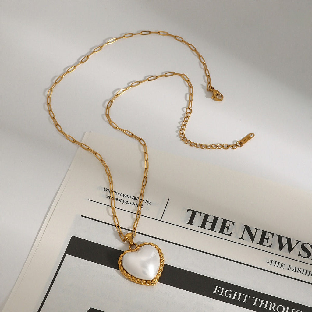 18K gold heart with texture inlaid pearl design exquisite and noble necklace