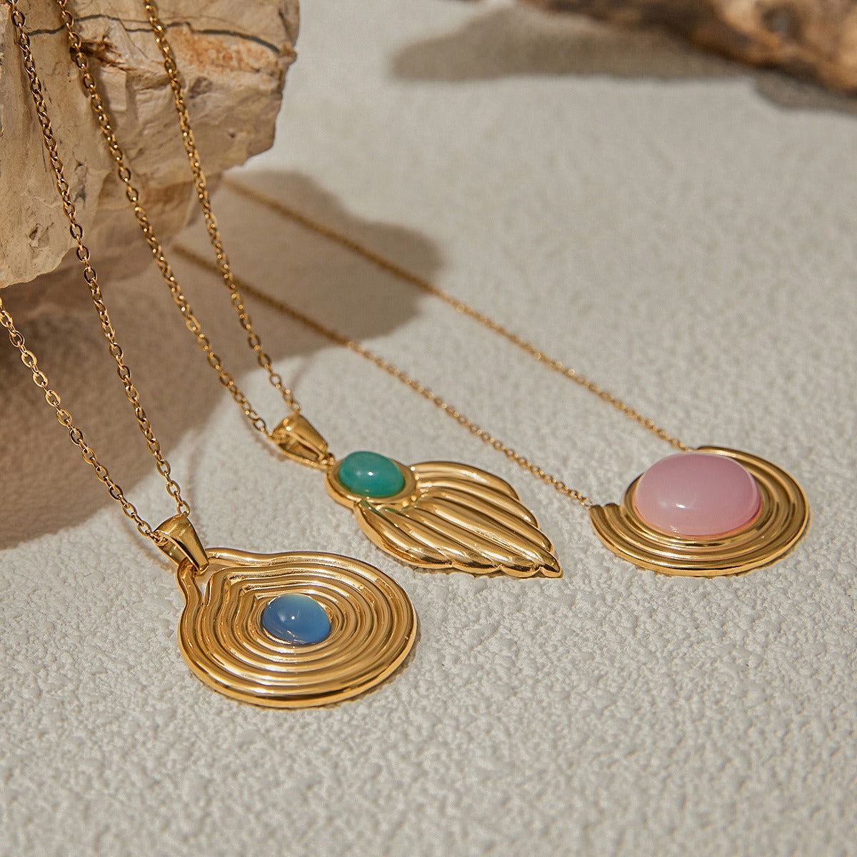 18K gold geometric inlaid gemstone with texture design classic fashion necklace