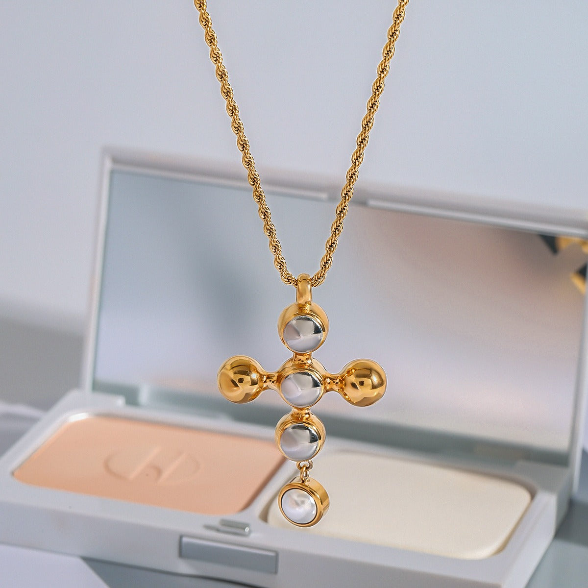 18K Gold Cross Design Light Luxury High-end Necklace