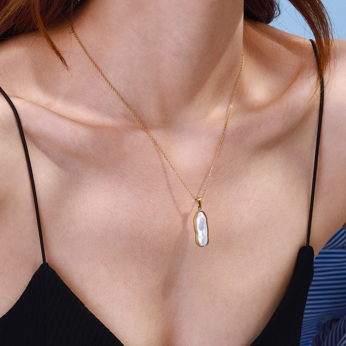 18K gold inlaid irregular pearl design light luxury noble pendant necklace
