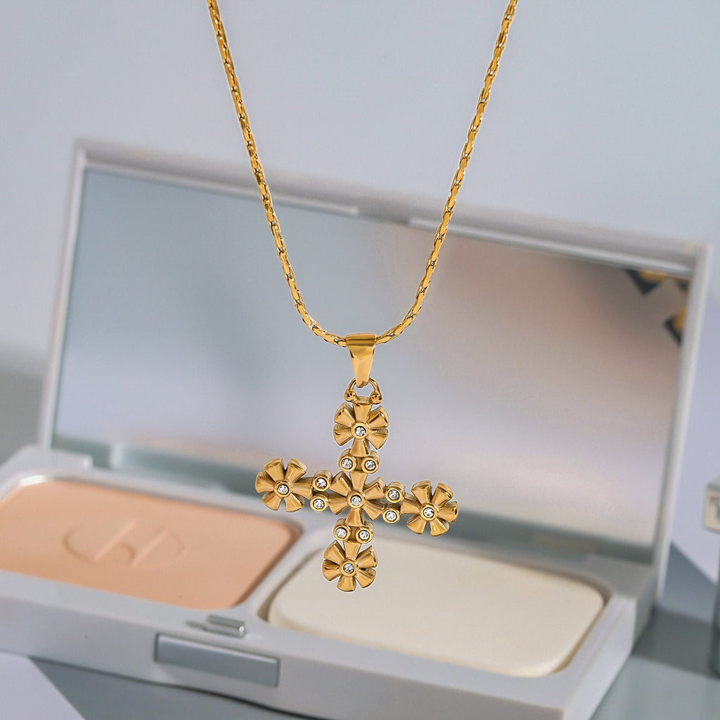 18K gold cross with flower-shaped design exquisite and fashionable necklace