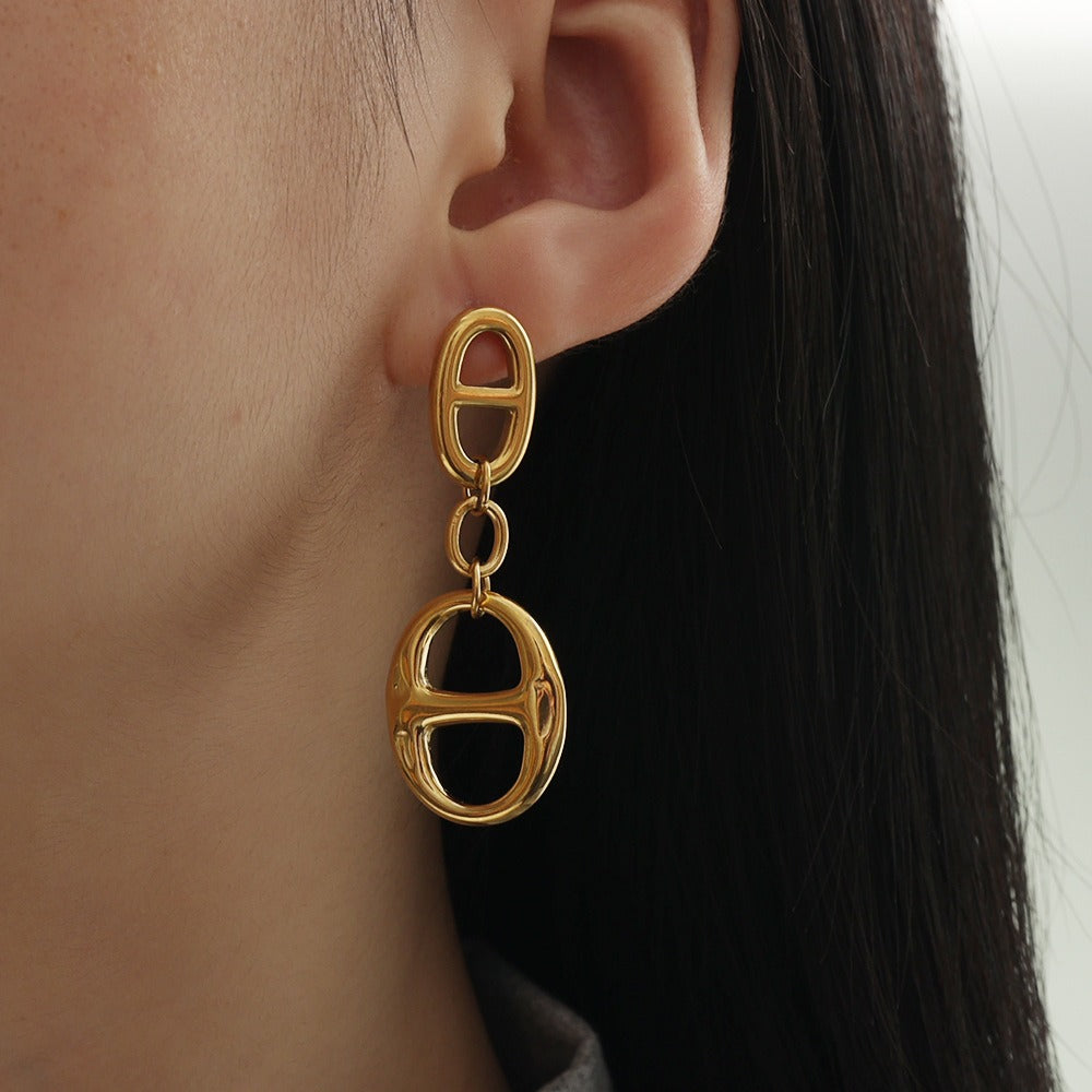 18K gold geometric-shaped necklace, bracelet, and earrings set.