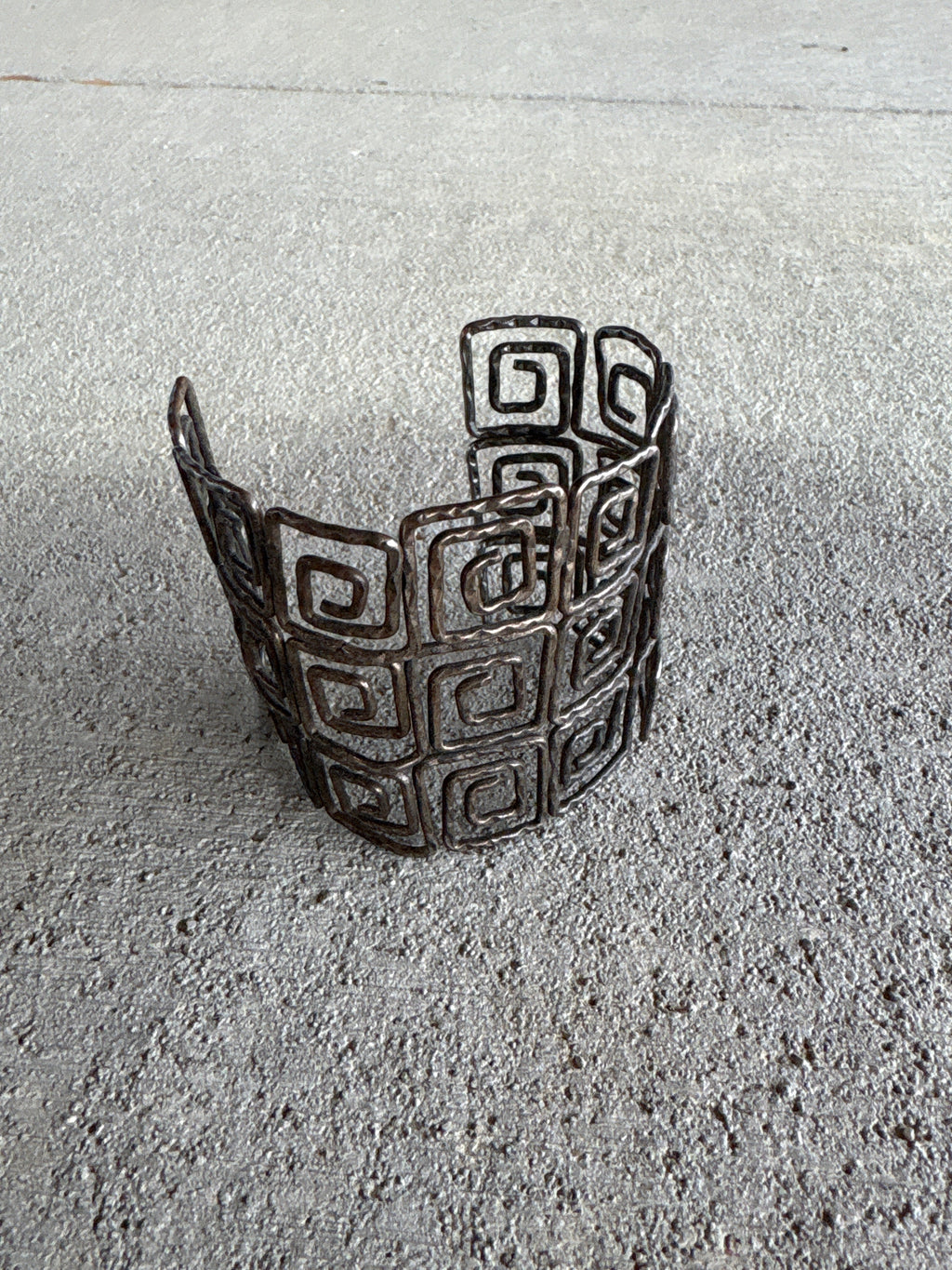 Geometric cuff