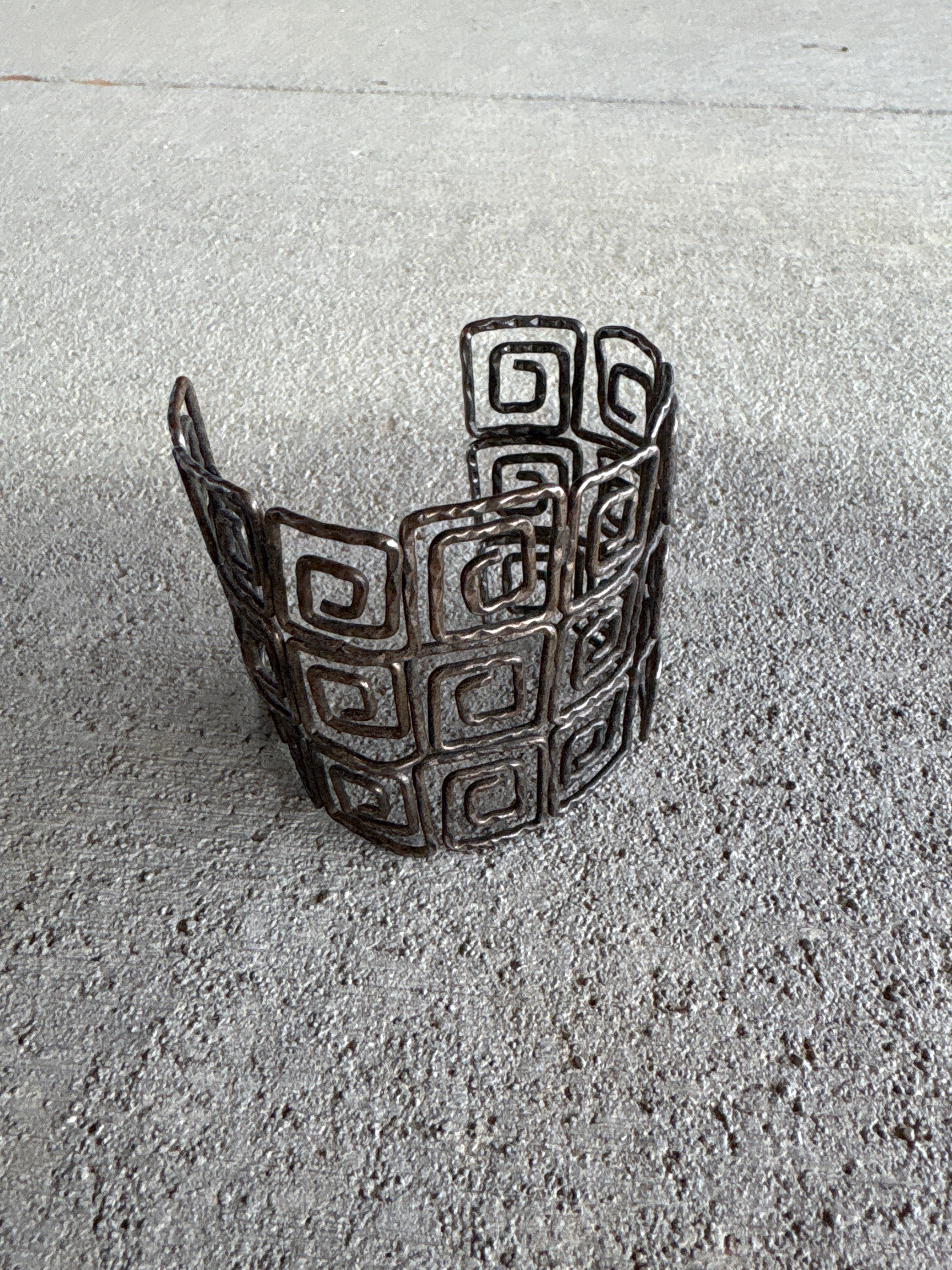 Geometric cuff