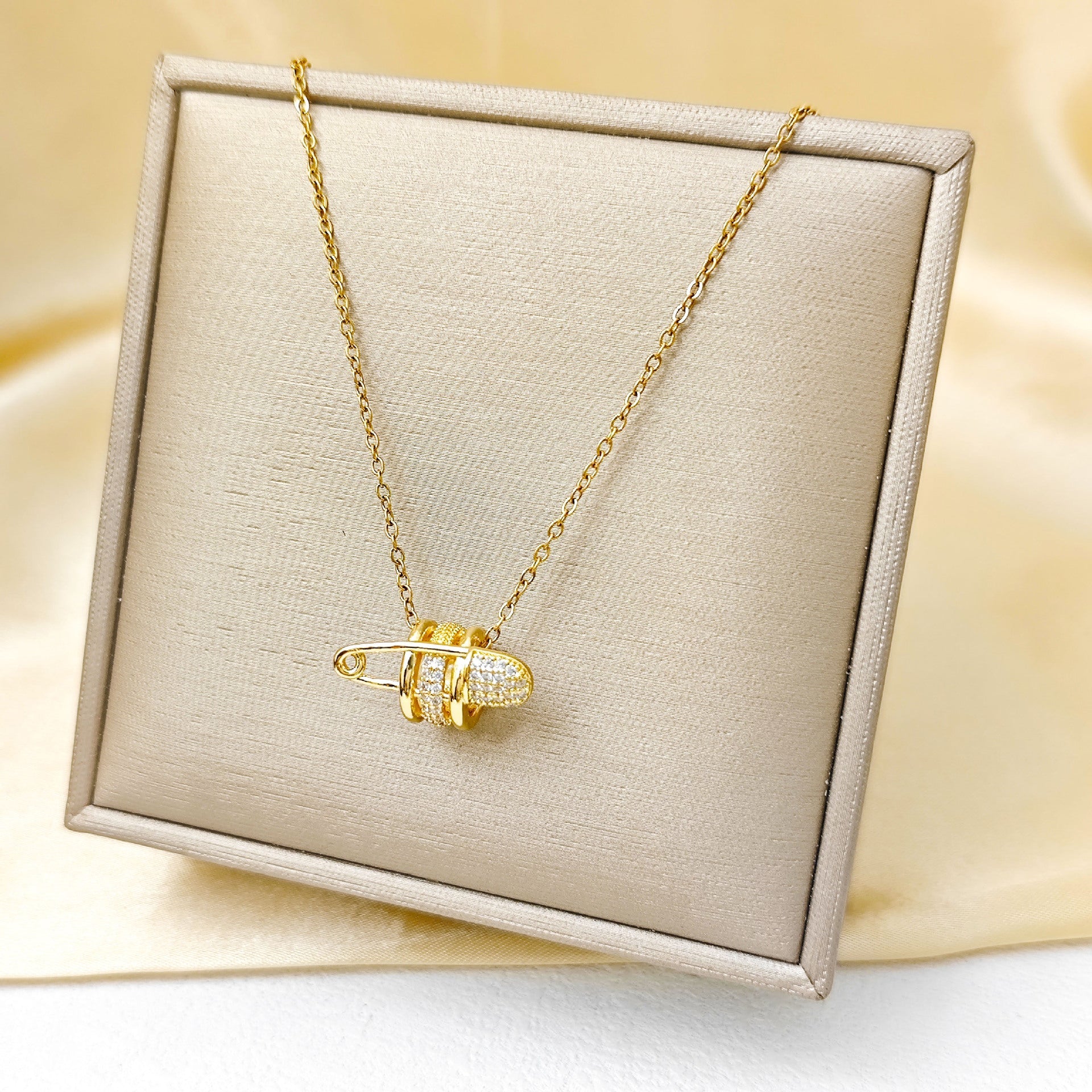 New Style Niche Diamond-Encrusted Pendant Minimalist Elegant All-Match Necklace