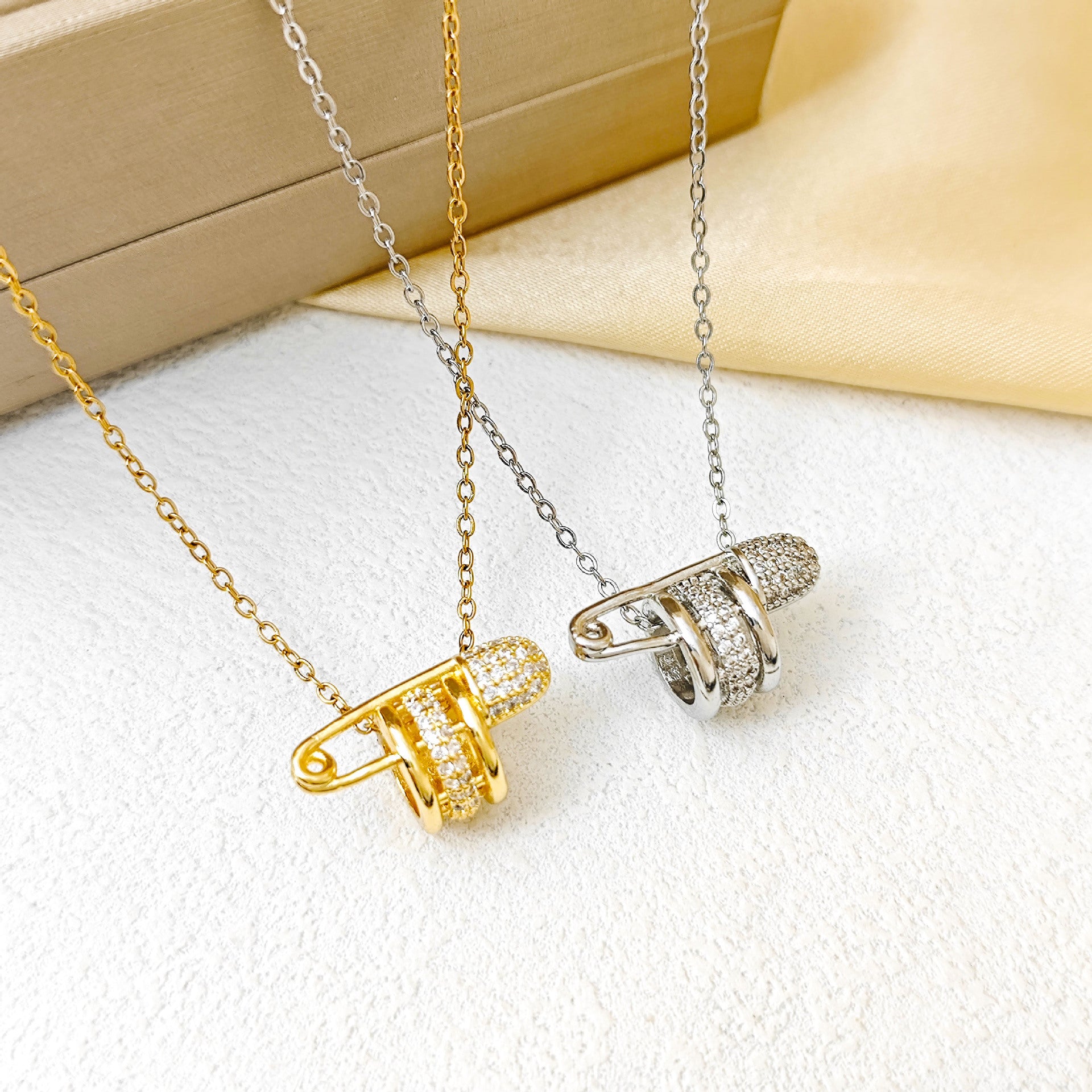 New Style Niche Diamond-Encrusted Pendant Minimalist Elegant All-Match Necklace